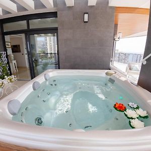 Sunset Waves Benidorm Julieta Vistas Al Mar Premium 200 Mt2 Con Jacuzzi En Terraza